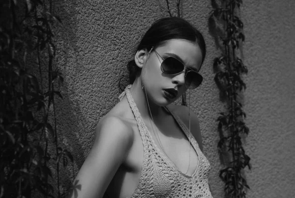 Close Face Young Stylish Woman Sunglasses Beautiful Fashionable Girl Outdoor — Fotografia de Stock