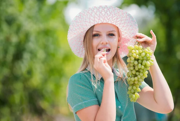 Sexy Grape Pretty Sexy Young Woman Holding Bunch Grape Her — Stock Photo, Image