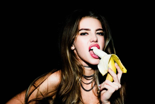 Σέξι Γυναίκα Τρώει Μπανάνα Τροπικά Φρούτα Υγιεινή Διατροφή — Φωτογραφία Αρχείου