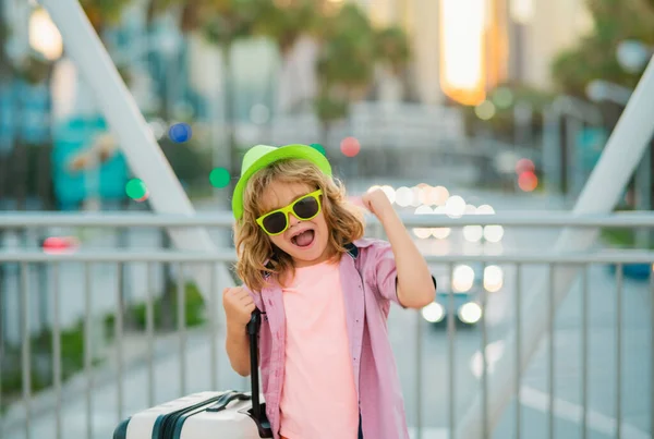 Excited Tourist Kids Travel Journey Weekend Trip Excited Traveler Tourist — Stock Photo, Image