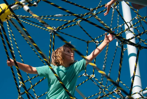 Kid Climbing Net Kids Sport — Stock Photo, Image