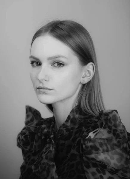 Sensuellt Porträtt Ung Kvinna Vacker Tjejmodell Elegant Dam — Stockfoto