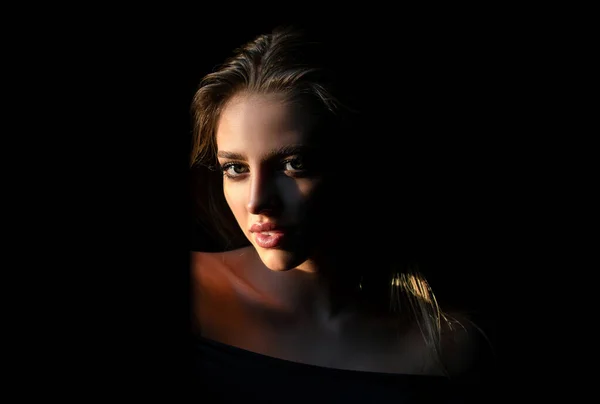 Krásná Mladá Žena Portrét Černém Smyslná Tvář Elegantní Modelky Studiu — Stock fotografie