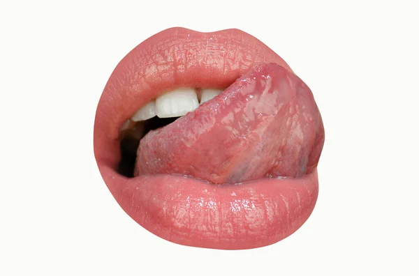 女性の唇の官能的な形状 美口表現コンセプト 閉じますアップの女性の顔とともに赤口紅なめる彼女の唇とともに官能的な舌 — ストック写真