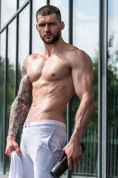 Muscular Man Workout Gym Athletic Man Having Weight Training Gym — Stok fotoğraf