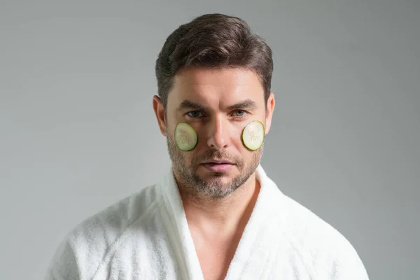 Beauty Man Cucumber Mask Cucumber Cosmetics Skin Mask Facial Mask — Stock Photo, Image