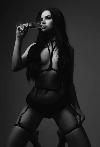 Сексуальная Модель Темноте Женщина Сексуальном Бикини Сексуальное Белье Понятие Кабалы — стоковое фото
