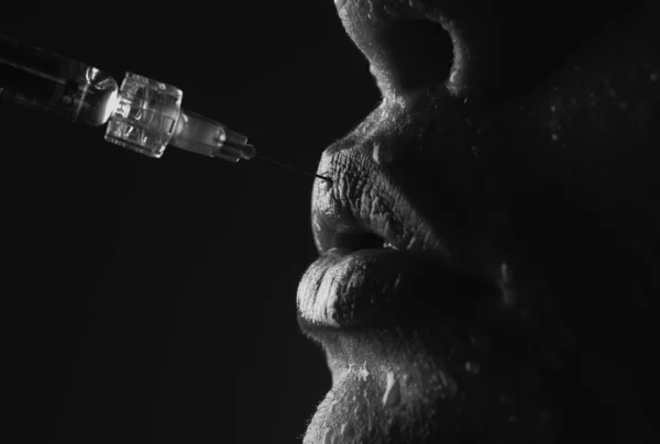 Dudak Kozmetolojisi Hyaluronik Asit Enjeksiyonu Dudak Büyütme Prosedürü Kadın Ağzı — Stok fotoğraf