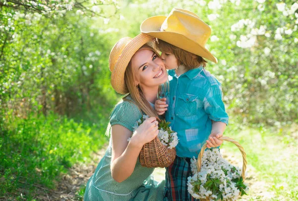 Motherhood Concept Happy Summer Family Park Mother Child Spring Picnic — Stock Photo, Image
