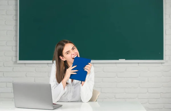 Studenten Bereiden Examen Voor Leren Lessen Klas Gek Grappig Meisje — Stockfoto