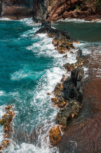 Pedras Praia Vista Uma Costa Rochosa Oceano — Fotografia de Stock