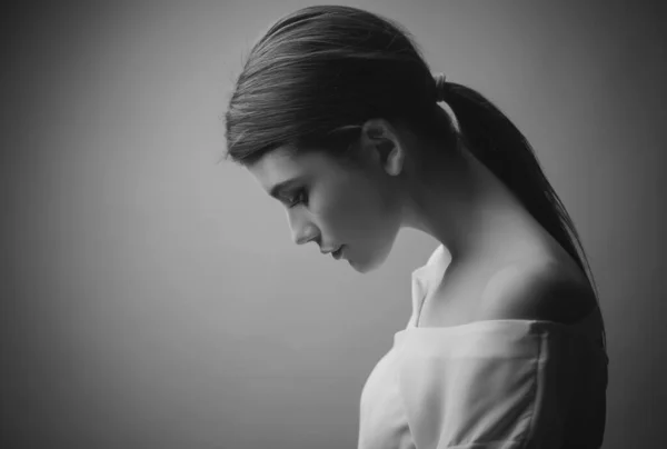 Tristeza Mujer Triste Mira Hacia Abajo Depresión Problemas Vida —  Fotos de Stock