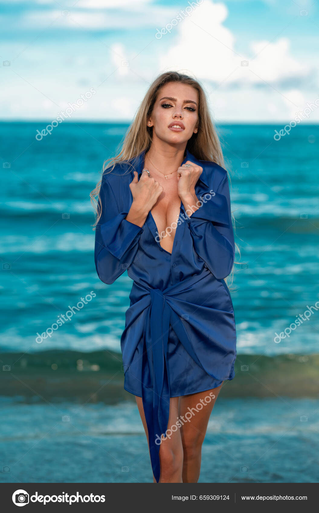 Moda Verano Tendencia Estilo Hermosa Mujer Vestido Azul Verano