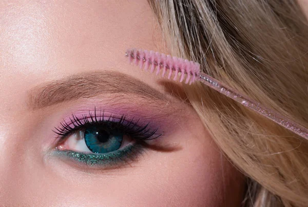 Combs Eyebrows Brush Beauty Salon Woman Long Eyelashes Thick Eyebrows — Stockfoto