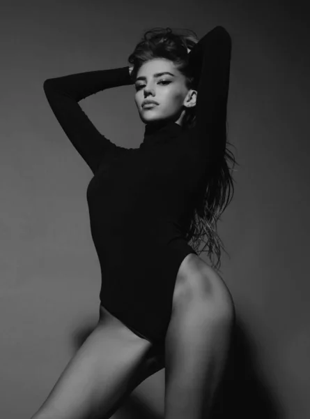 Sexy Frau Dessous Sexy Mädchen Modell Der Dunkelheit — Stockfoto