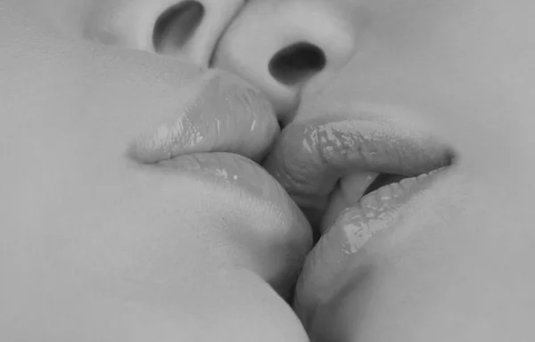 Lesbian Couple Together Concept Kiss Lesson Two Women Friends Kissing — Stock Photo, Image