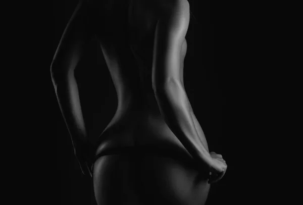 Seksi Kocaman Kalçalar Bikini Modeli Tanga Külotunu Çıkarıyor — Stok fotoğraf