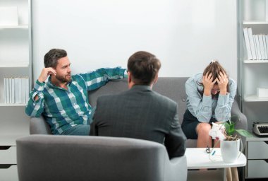 Psikolojik çift sorunu, aile terapisi. Profesyonel tavsiye, yardım, destek. Psikoloji terapisi, aile ruhsal sağlığı. Ruh sağlığı hizmetleri