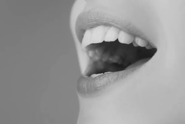 Zahnpflege Schöne Junge Frau Lächelt Hintergrund Der Zahngesundheit — Stockfoto