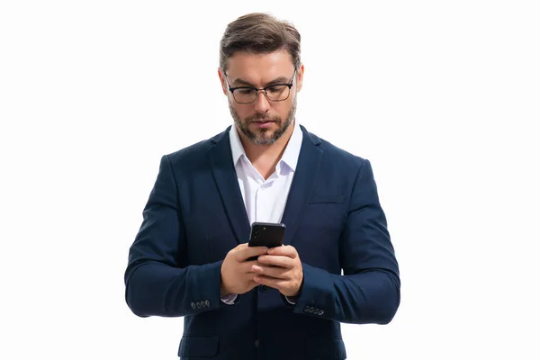 Adamı Takım Elbiseli Akıllı Telefon Kullanıyor Portre Çekici Neşeli Adam — Stok fotoğraf