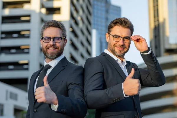 Motivering För Företag Partnerskapet Mellan Två Företagarna Var Framgångsrikt Två — Stockfoto