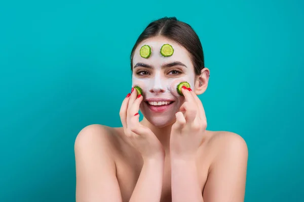 Facial Mask Cucumber Beautiful Woman Facial Mask Slices Fresh Cucumber — ストック写真