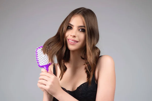 Young Woman Combing Hair Beautiful Woman Brush Healthy Hairs Hairstyle — 图库照片