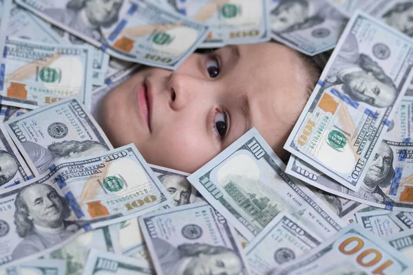 Miúdos Ganham Dinheiro Cara Miúdo Divertida Com Dinheiro Dólares Conceito — Fotografia de Stock
