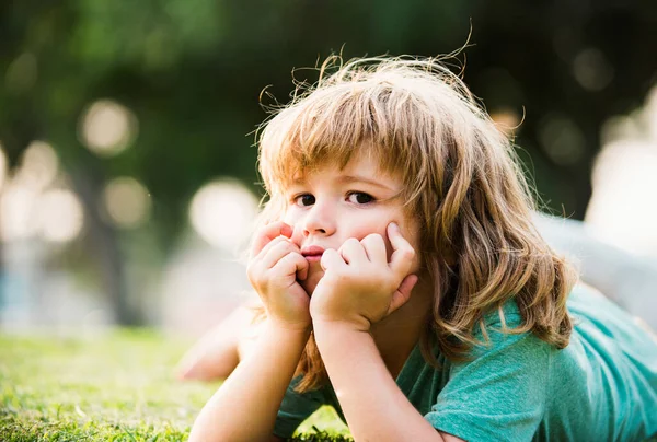 Summer Kids Dream Outdoor Portrait Happy Child Enjoying Grass Field — Stockfoto
