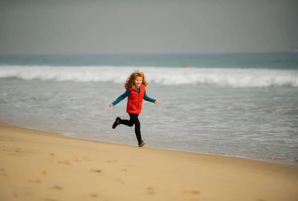 Sporty Kid Running Nature Child Running Water Close Shore Sea — Stock Photo, Image