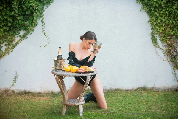 Sexy Junge Frau Mit Gemüse Und Obst Freien Romantische Junge — Stockfoto
