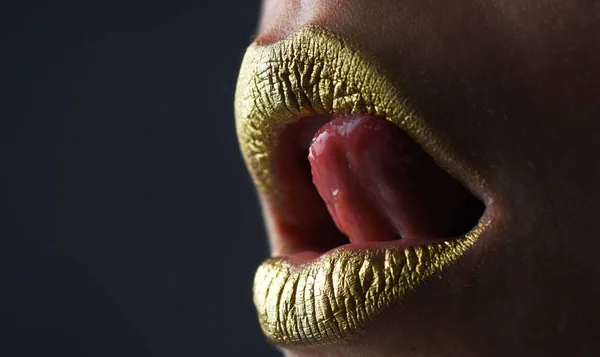 Sexiga Tungslickande Läppar Glansfull Stil För Sexig Läpp Sensuella Kvinnliga — Stockfoto