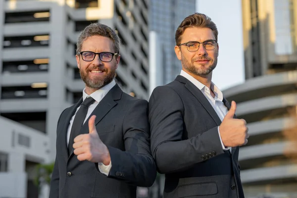 Motivering För Företag Partnerskapet Mellan Två Affärsmännen Var Framgångsrikt Var — Stockfoto
