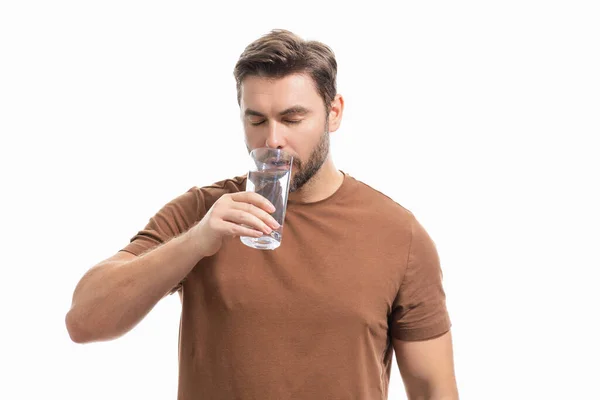 Agua Potable Hombre Hispano Disfruta Del Agua Mineral Pura Fresca — Foto de Stock