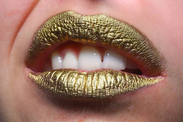 Goldene Lippen Goldfarbe Auf Dem Mund Goldene Lippen Luxuriöses Gold — Stockfoto