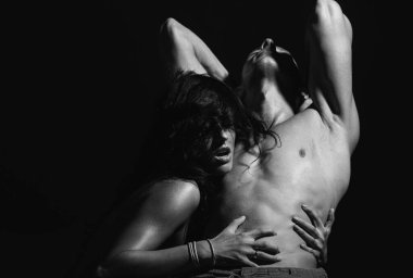 Tutkulu bir çift, romantik aşıklar. Hassas bir tutkuyla seksi, zarif insanlar.