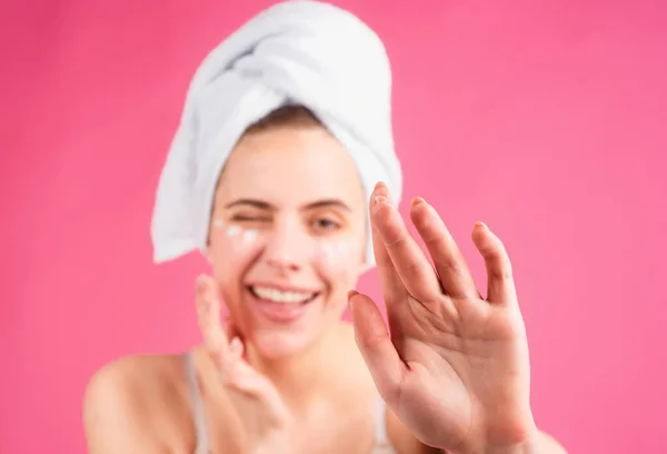 Woman Facial Mask Charming Pretty Model Bath Wrapped Towel Applying — Stock Photo, Image