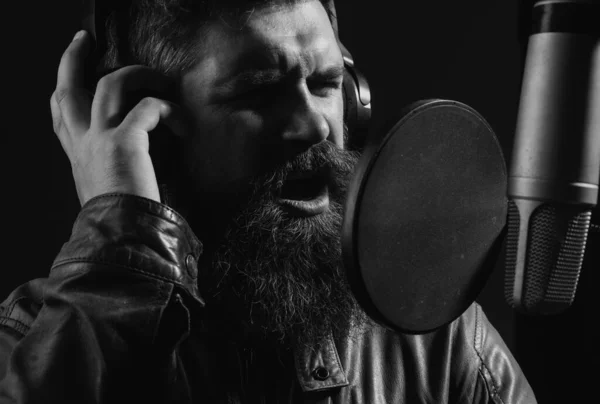 Singing Man Recording Studio Expressive Face Closeup — Stock Photo, Image