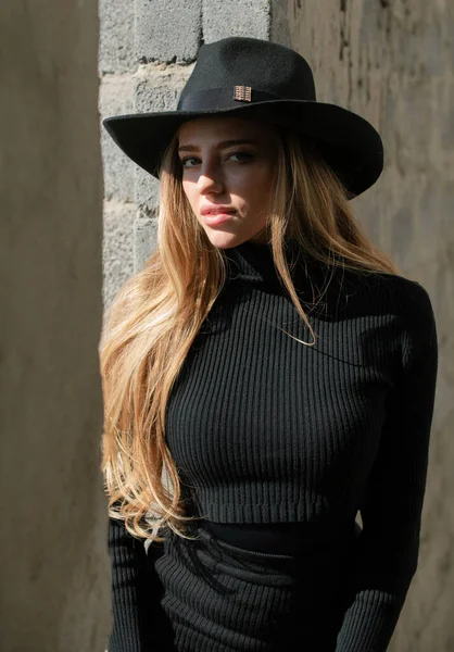 Vogue Woman Fashion Hat Fashionable Young Model Style Dress Fashion — Stockfoto