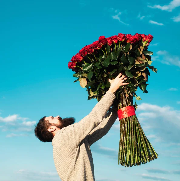 Homme Avec Bouquet Fleurs Roses Homme Barbu Tient Grand Bouquet — Photo