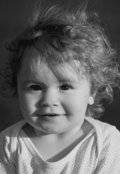 Porträt Eines Lustigen Babys Einem Sonnigen Tag Close Kaukasischen Kinder — Stockfoto