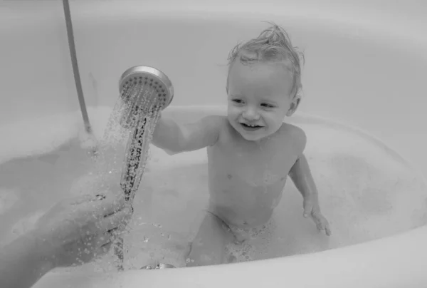 Glückliches Babygesicht Schaumbad Kinderhygiene Entzückendes Baby Mit Seifenlauge Auf Haarwaschbad — Stockfoto