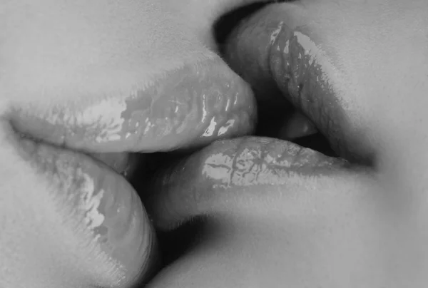 Lesbian Couple Kiss Lips Lésbicas Sensuais Boca Sexy — Fotografia de Stock