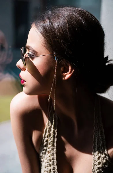 Mode Solglasögon Reklam Sensuell Kvinna Glasögon Vacker Kvinnlig Modell Elegant — Stockfoto