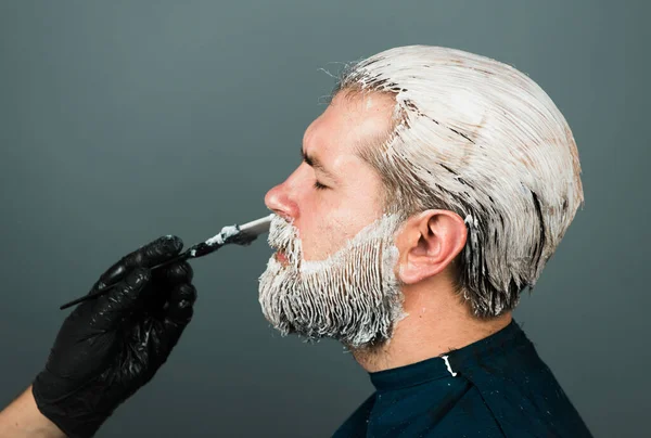 Saç Boyalı Sakallı Adam Sakal Boyama Berber Rengarenk Saç Kesimi — Stok fotoğraf
