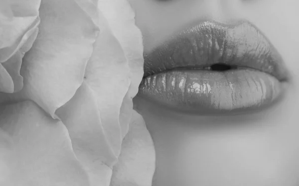 Zbliżenie Zmysłowych Ust Kobiece Usta Sexy Pulchne Usta Szminka — Zdjęcie stockowe