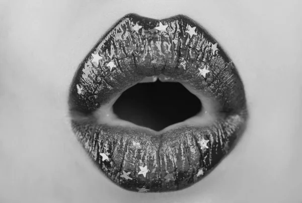 Dichtbij Lip Make Lippenstift Lipgloss Schoonheidsmodel Vrouwelijke Cosmetica — Stockfoto