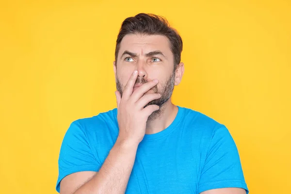 Hombre Con Expresión Cara Confusa Teniendo Dudas Hombre Pensativo Retrato — Foto de Stock