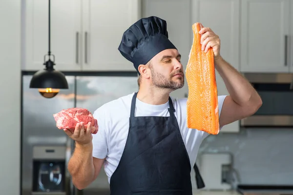 Hombre Cocina Moderna Preparación Alimentos Saludables Solo Cocinar Pescado Carne — Foto de Stock