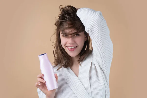 Kadın Saç Bakımı Kadın Şampuan Saç Kremi Tutuyor Güzellik Ürünü — Stok fotoğraf